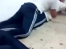 Carlos Gil Rodr&iacute_guez es follado contra el piso por una puta de la #54