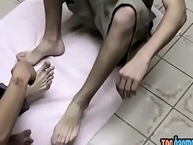 Twink redneck sucks jelly off of his buddies toes